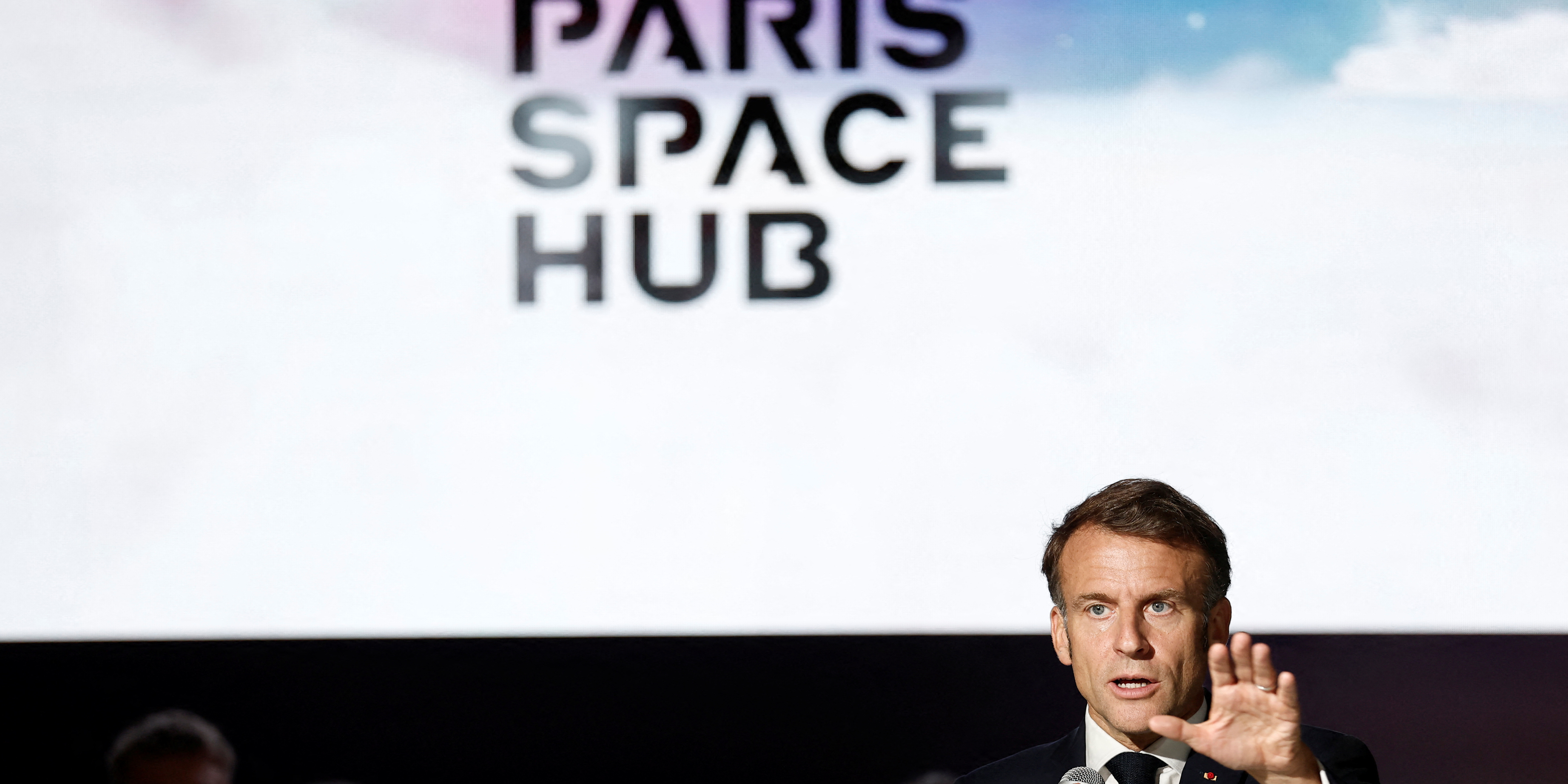 Emmanuel Macron : « On va faire plus vite, plus fort sur le spatial en matière de défense »