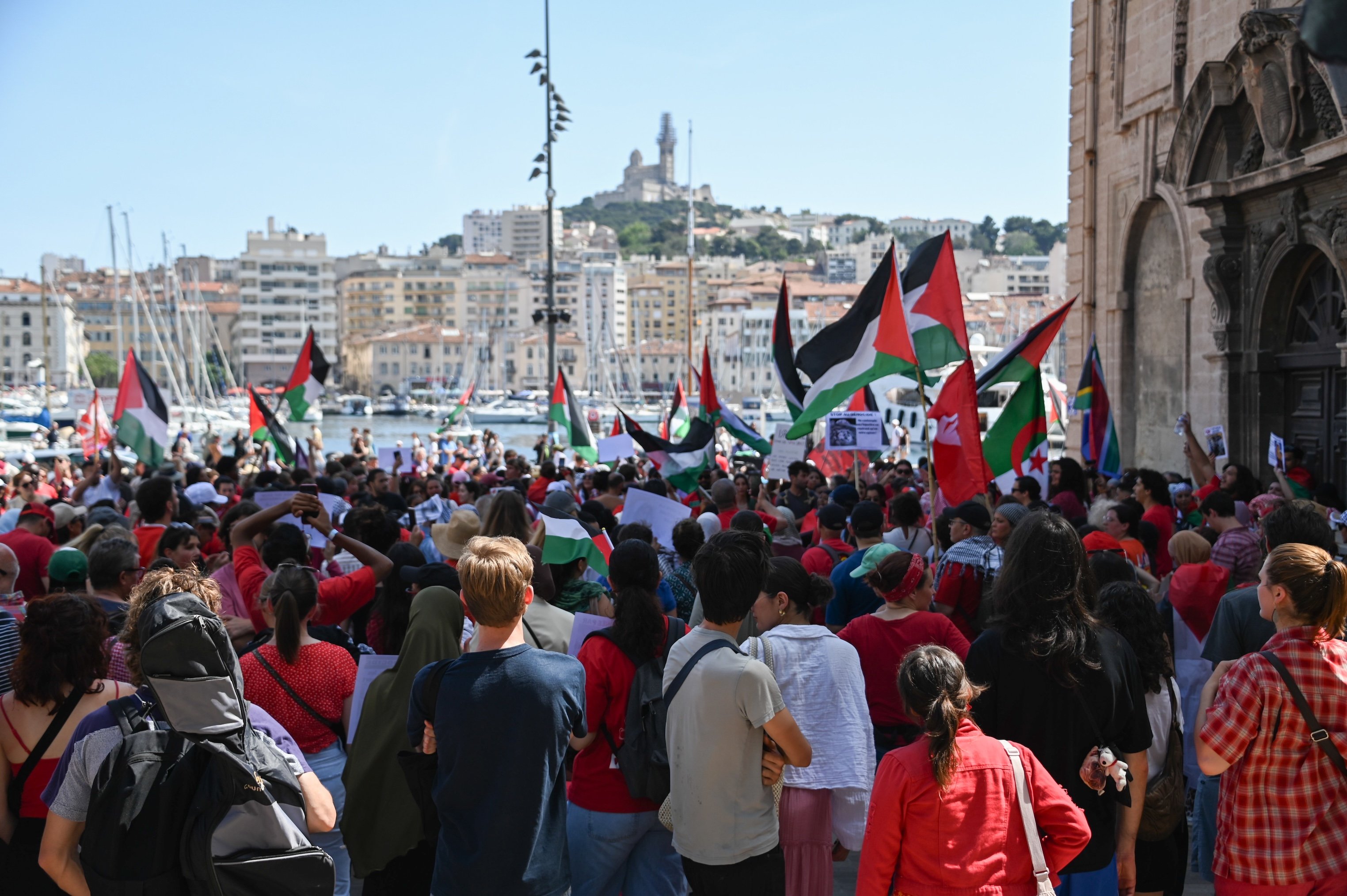 La guerre au Proche-Orient électrise les mairies
