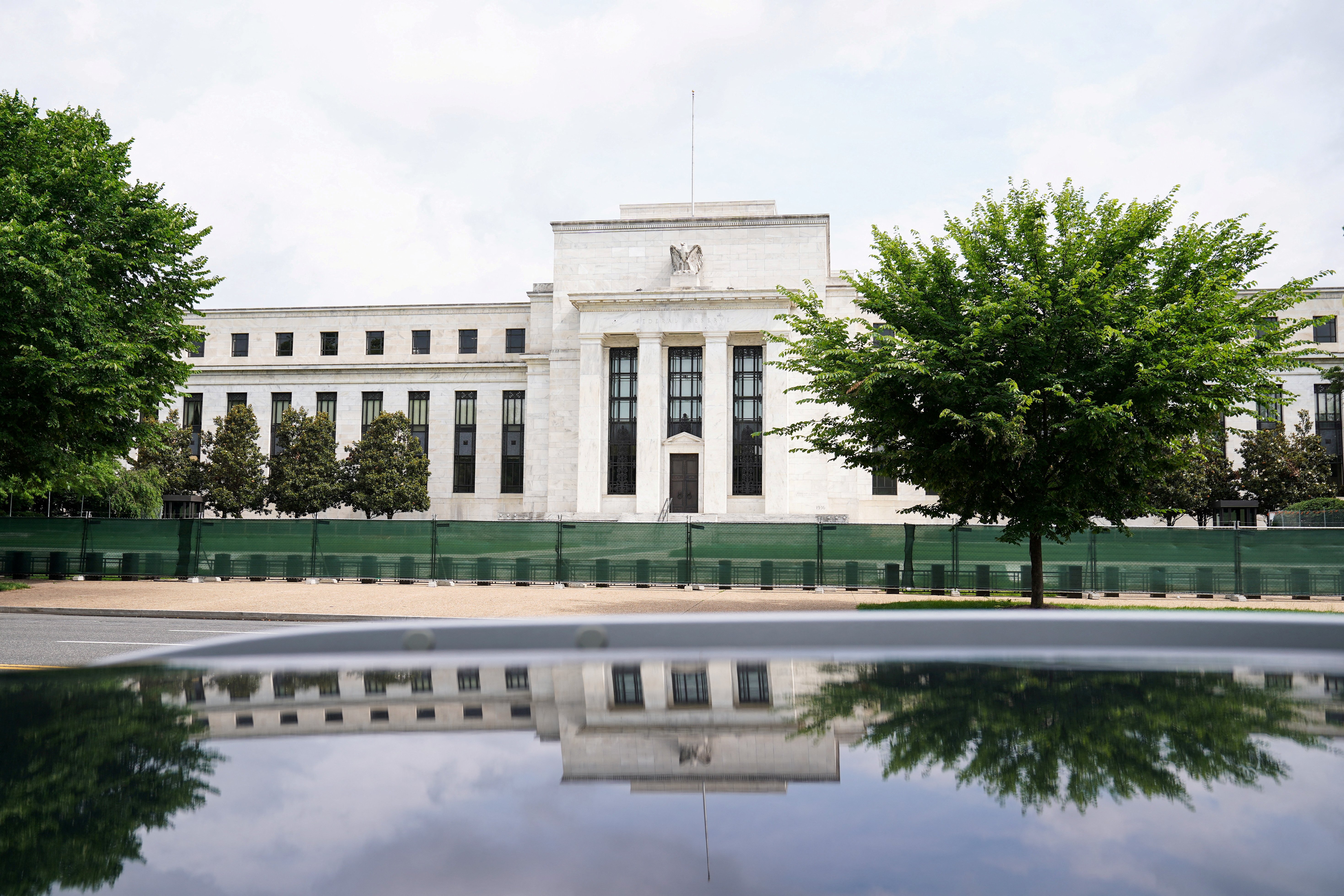 États-Unis : qui sont Kevin Hassett et Kevin Warsh, les candidats de Trump à la tête de la Fed