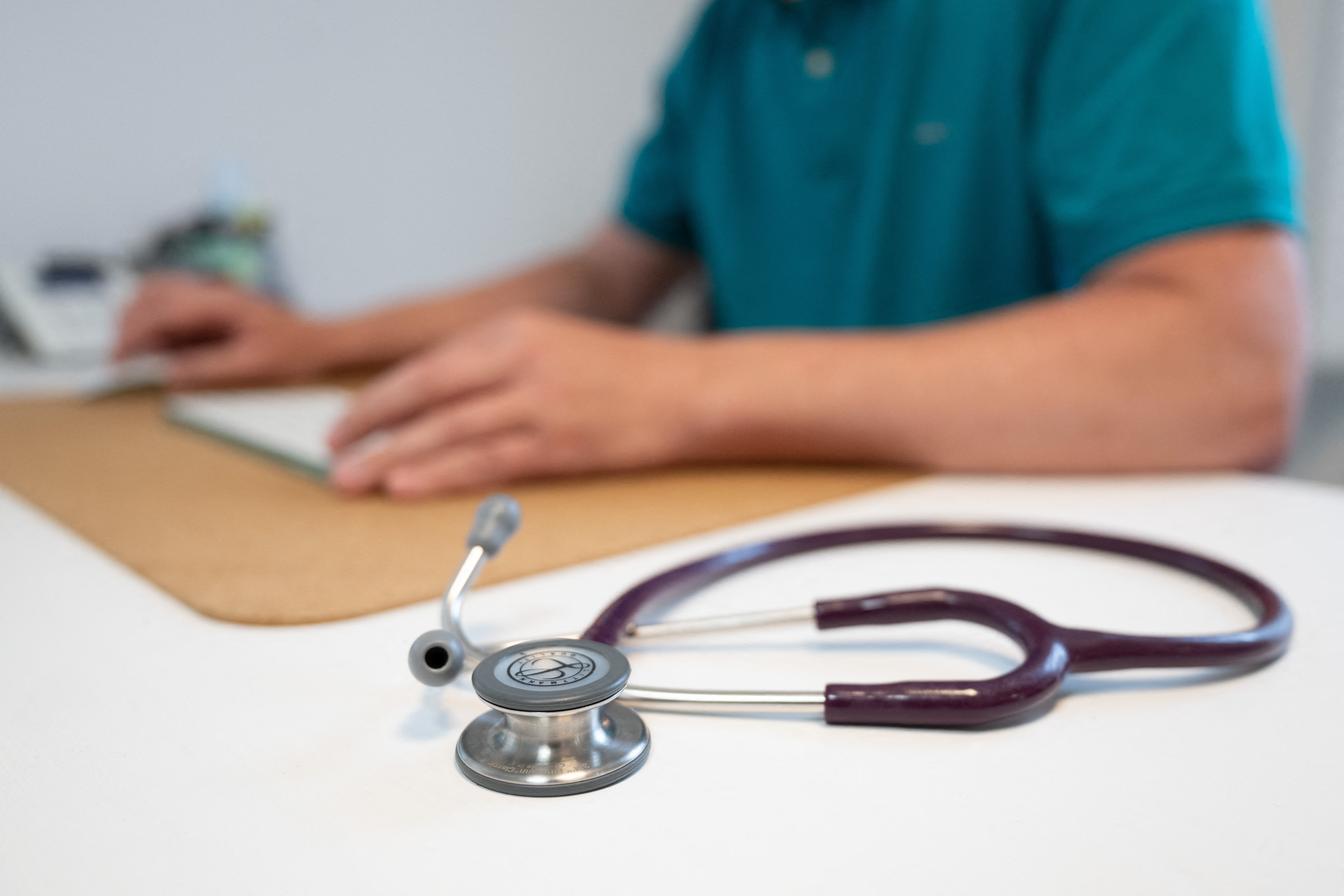 Déserts médicaux : le gouvernement veut réguler le nombre de médecins sur la base du volontariat