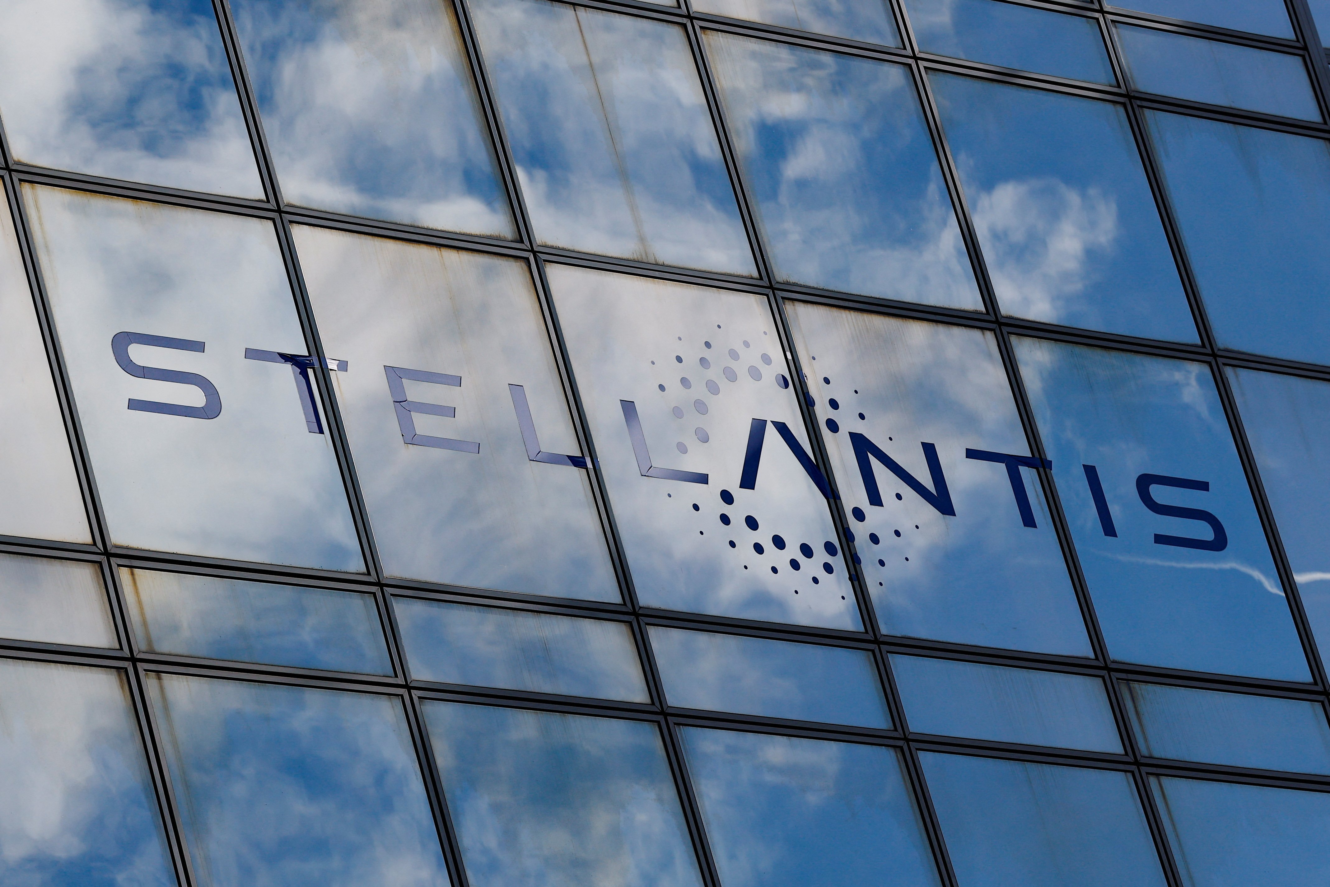 Alerte rouge chez Stellantis pour 2025