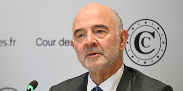 « La réduction du déficit est insuffisante » : l'avertissement de Moscovici à Bayrou