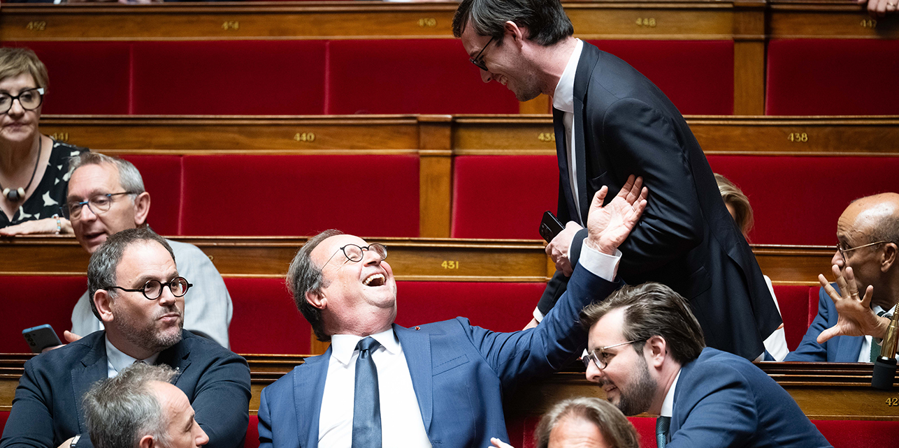 Une proposition de loi, une prise de parole, un sauvetage... Un an dans la vie de François Hollande, un député pas si normal