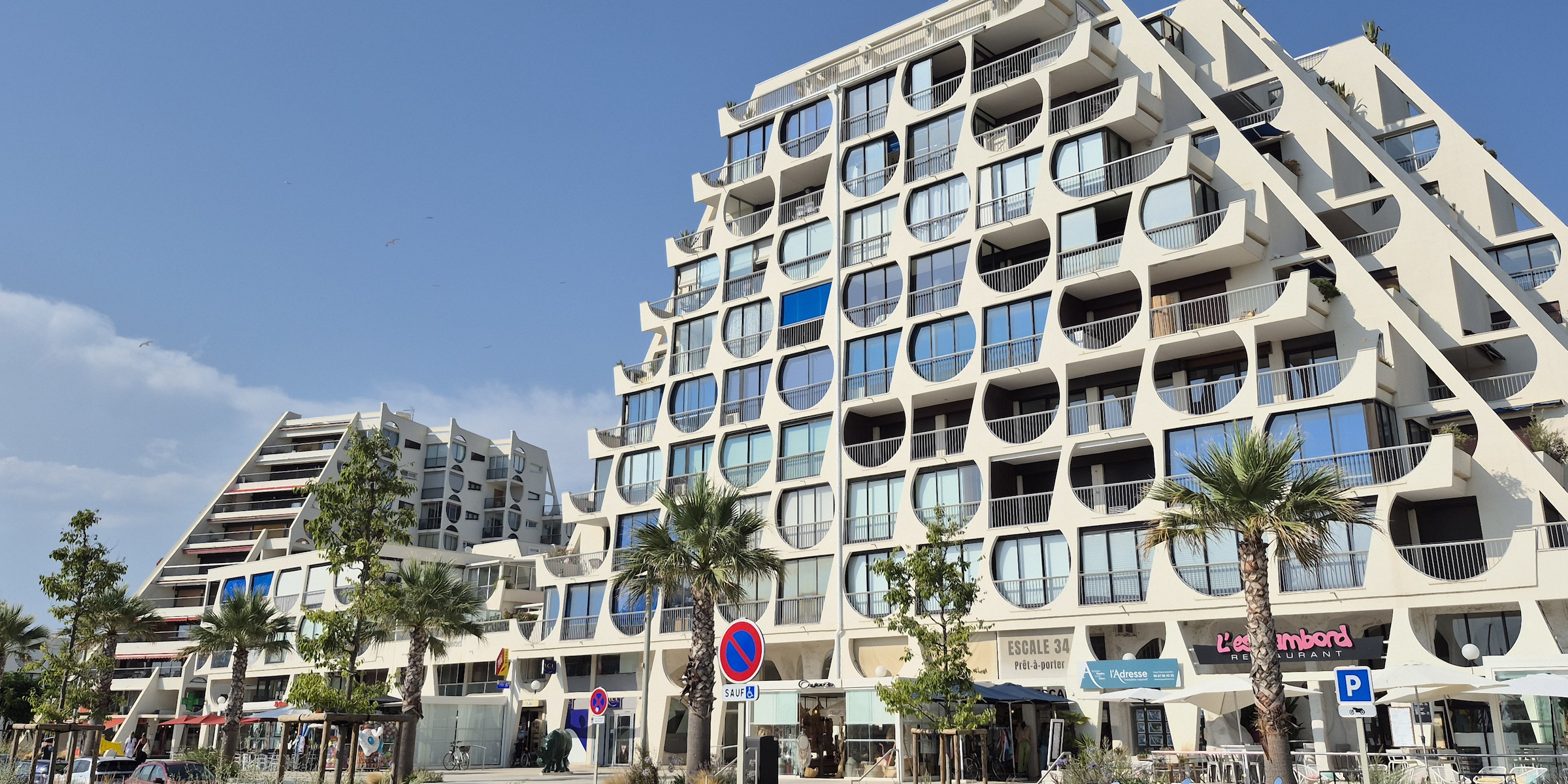 Tourisme : La Grande Motte et le Cap d'Agde face au défi du vieillissement des logements