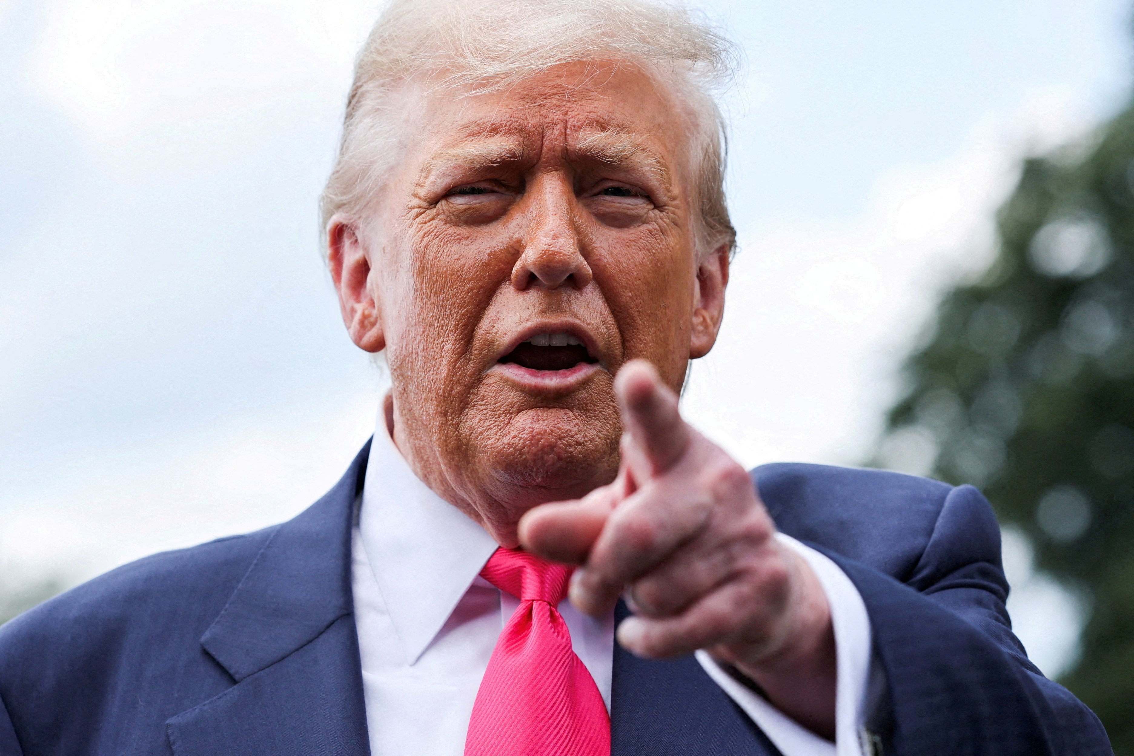 Donald Trump dérégule et entame sa purge contre les IA « woke »