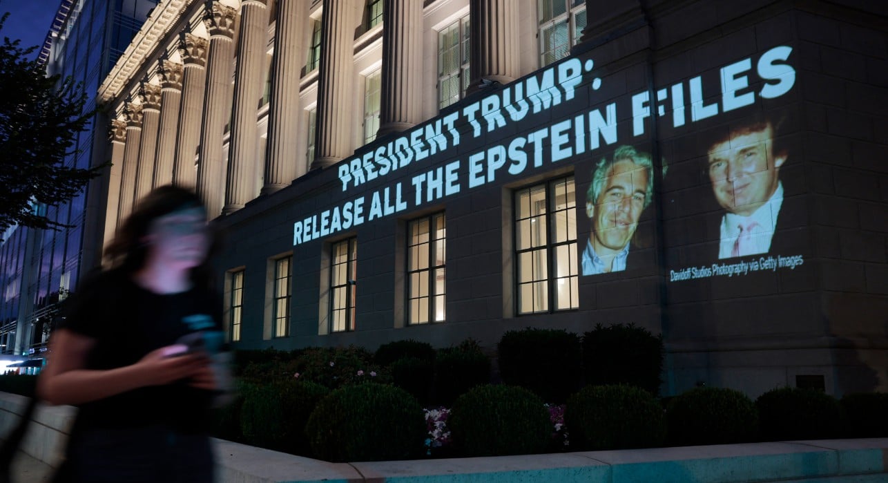 Pris dans le piège Epstein, Donald Trump contre-attaque