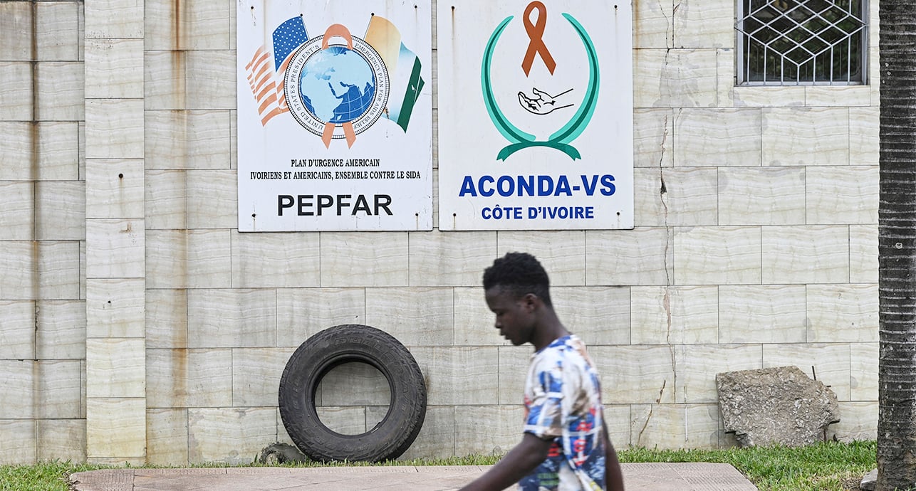 En Côte d'Ivoire, les séropositifs victimes des coupes de Donald Trump