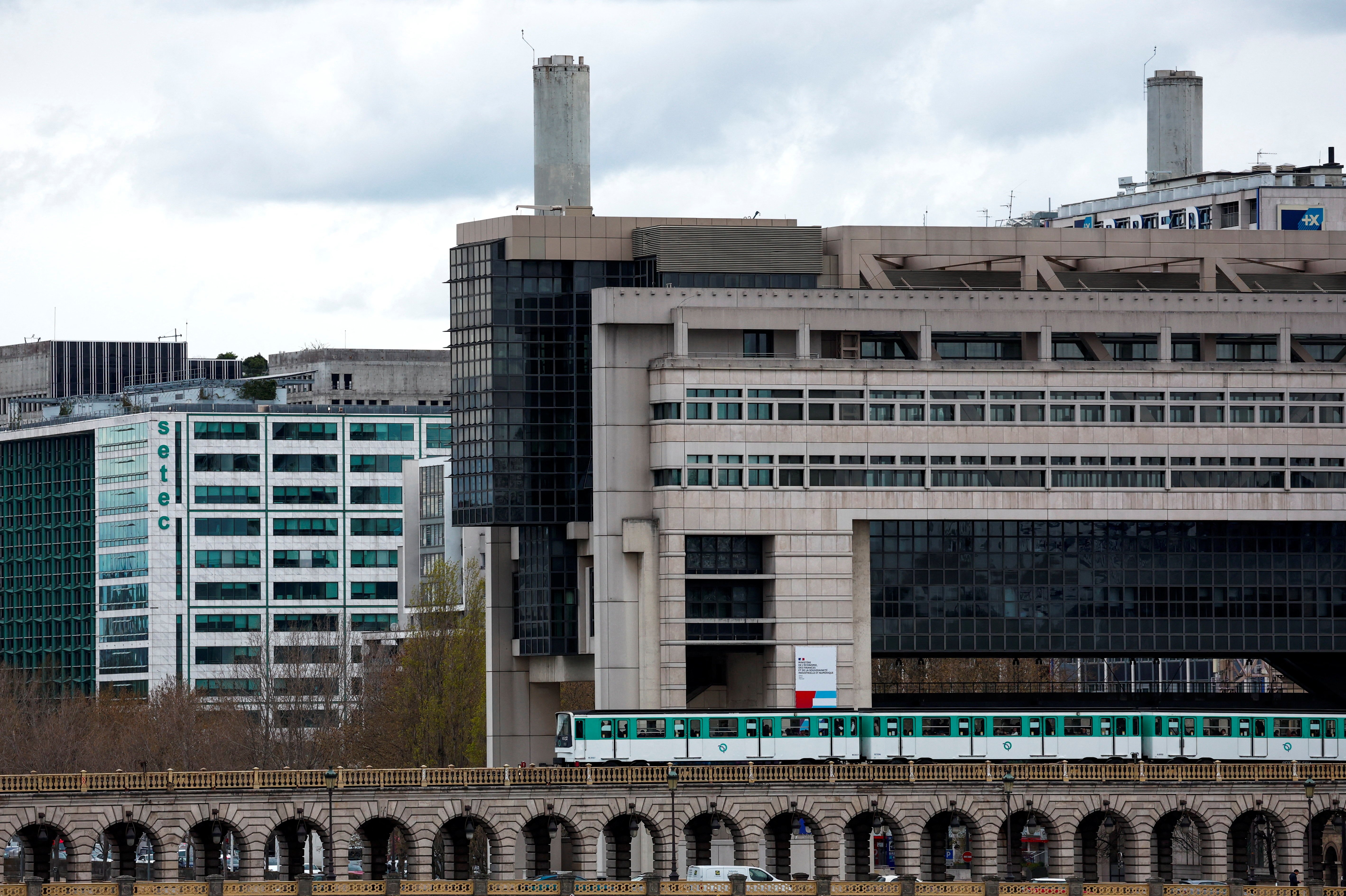 L'État pose ses conditions face à la croissance des demandes d'investissement étranger