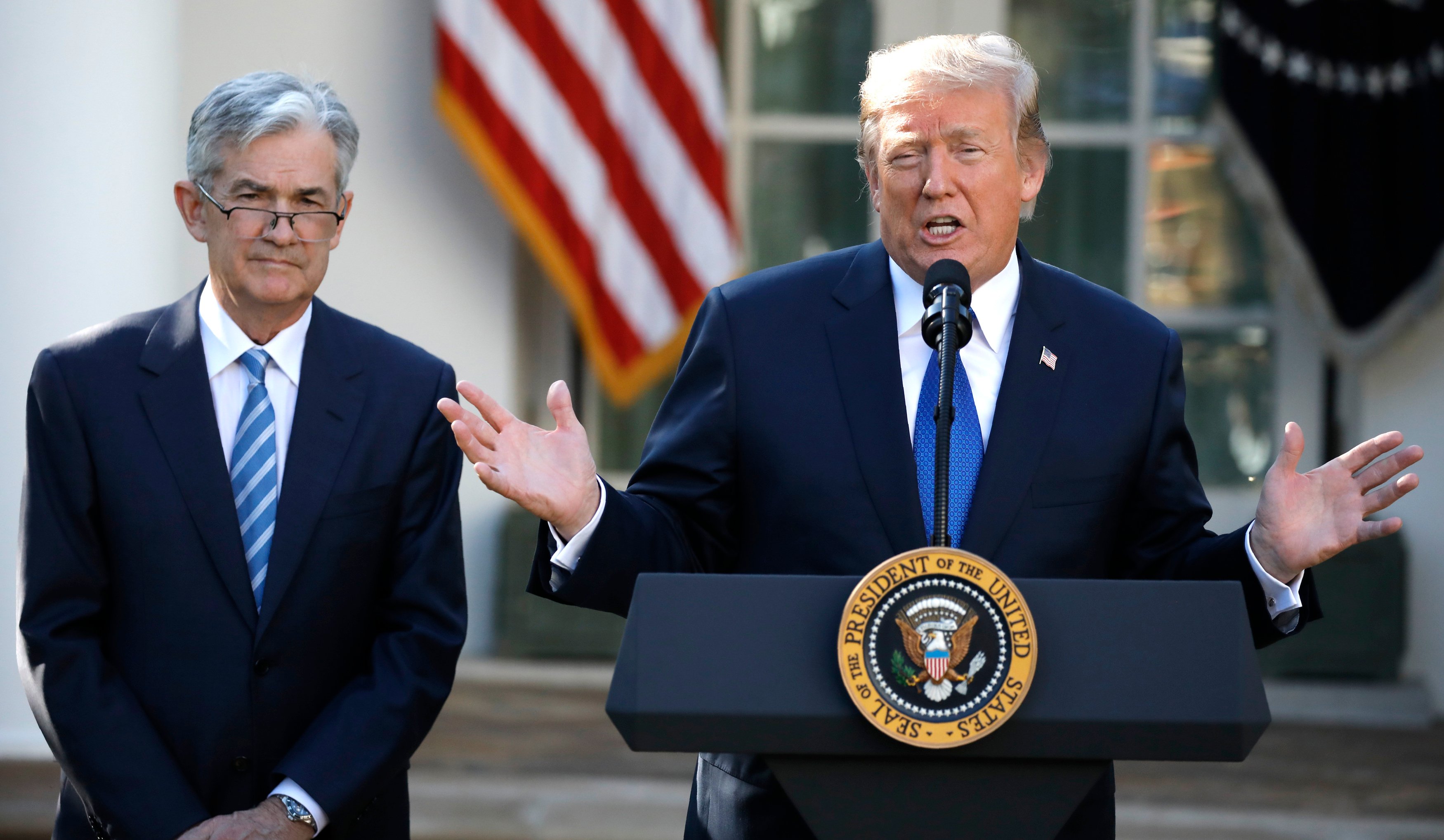 En faisant pression sur la Fed, Trump risque de faire encore chuter le dollar