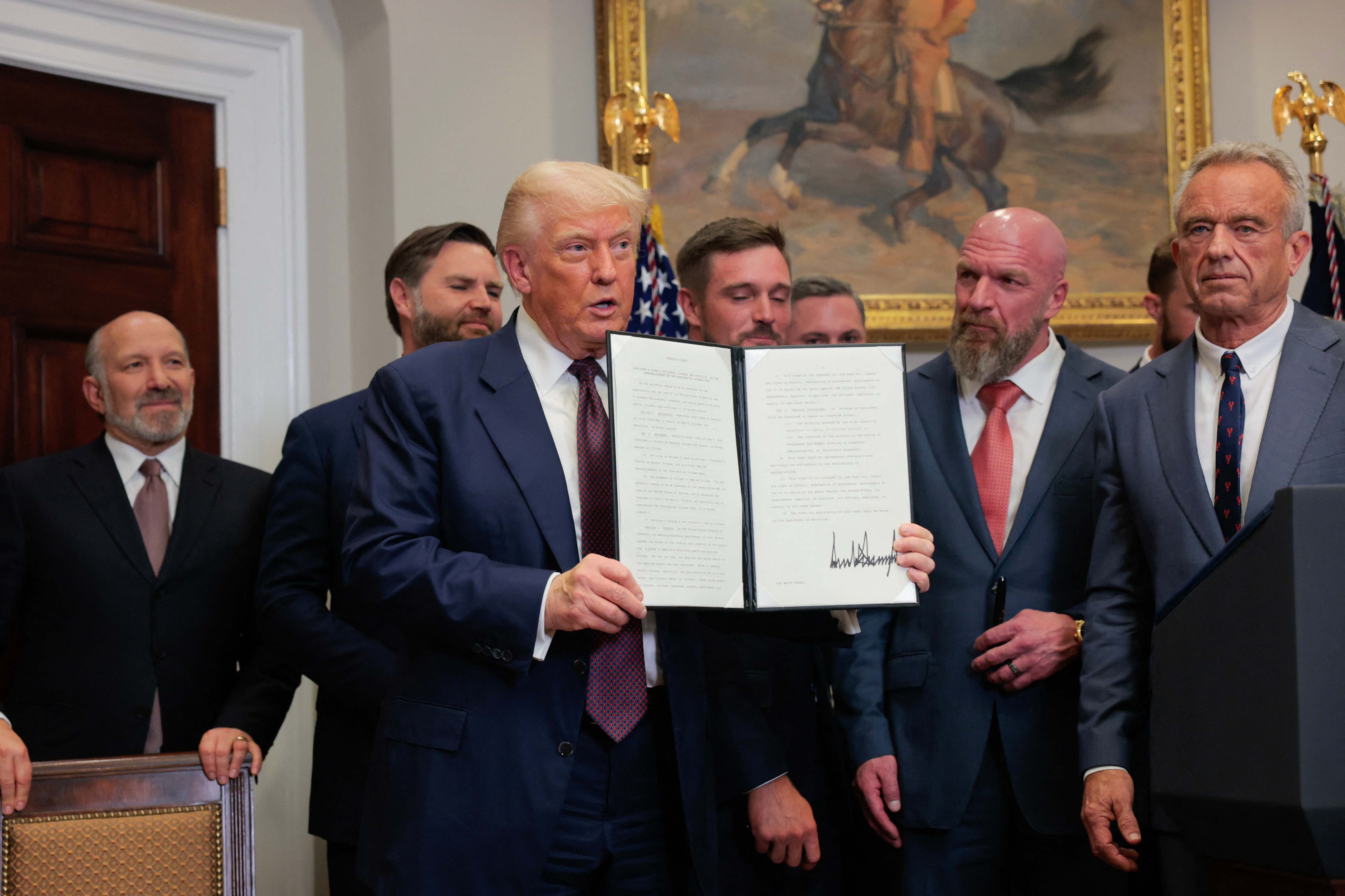 Donald Trump ordonne aux laboratoires de baisser le prix des médicaments et met l'Europe sous tension