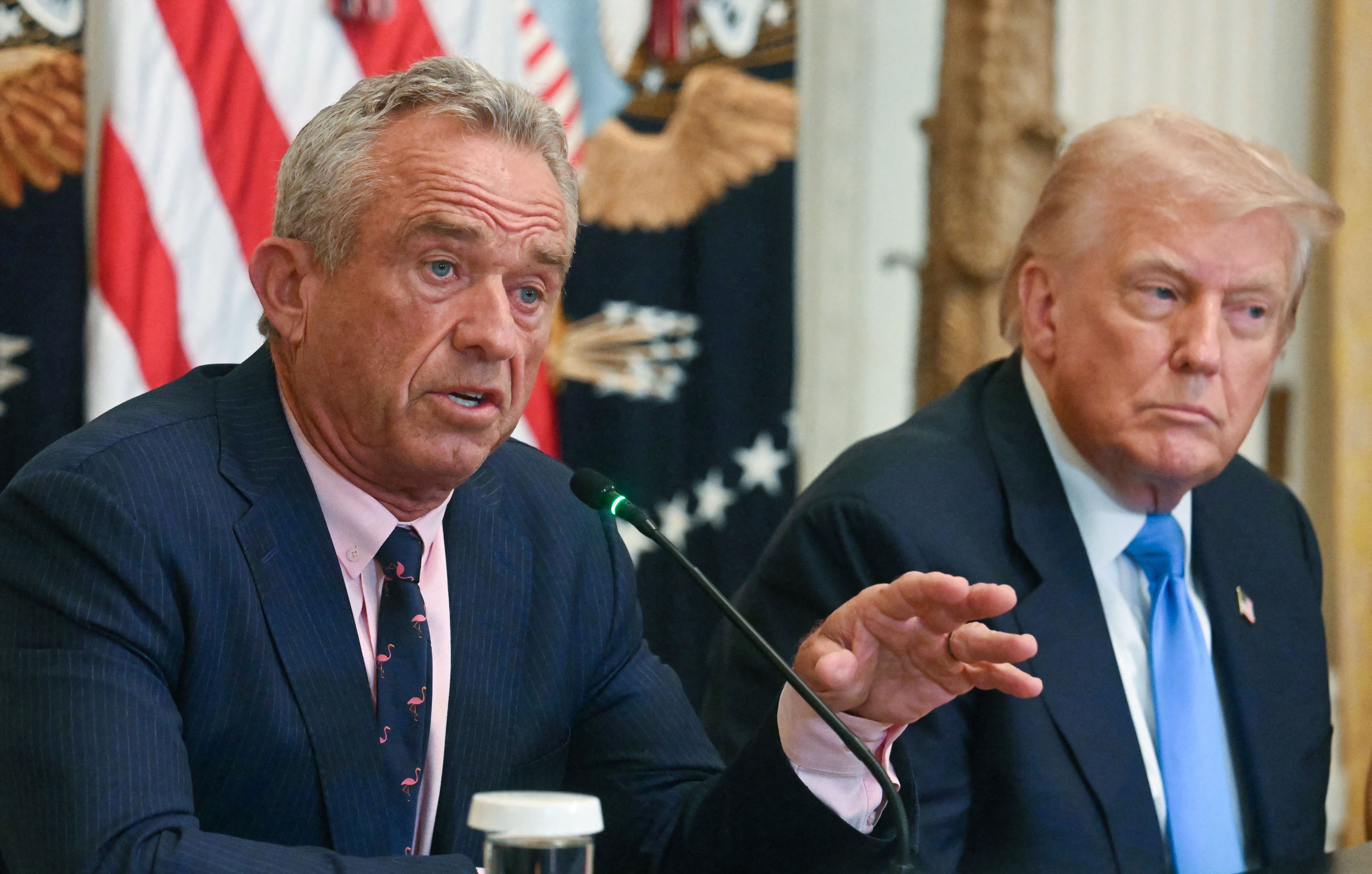États-Unis : le ministre de la Santé coupe les financements de plusieurs vaccins à ARN messager