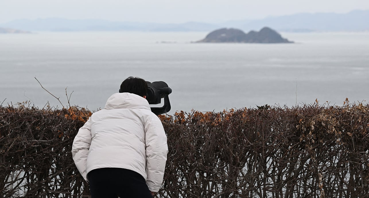 «/Je sursaute encore aux claquements de porte/» : sur l'île de Yeonpyeong, la Corée du Sud vit avec la guerre à 3 km