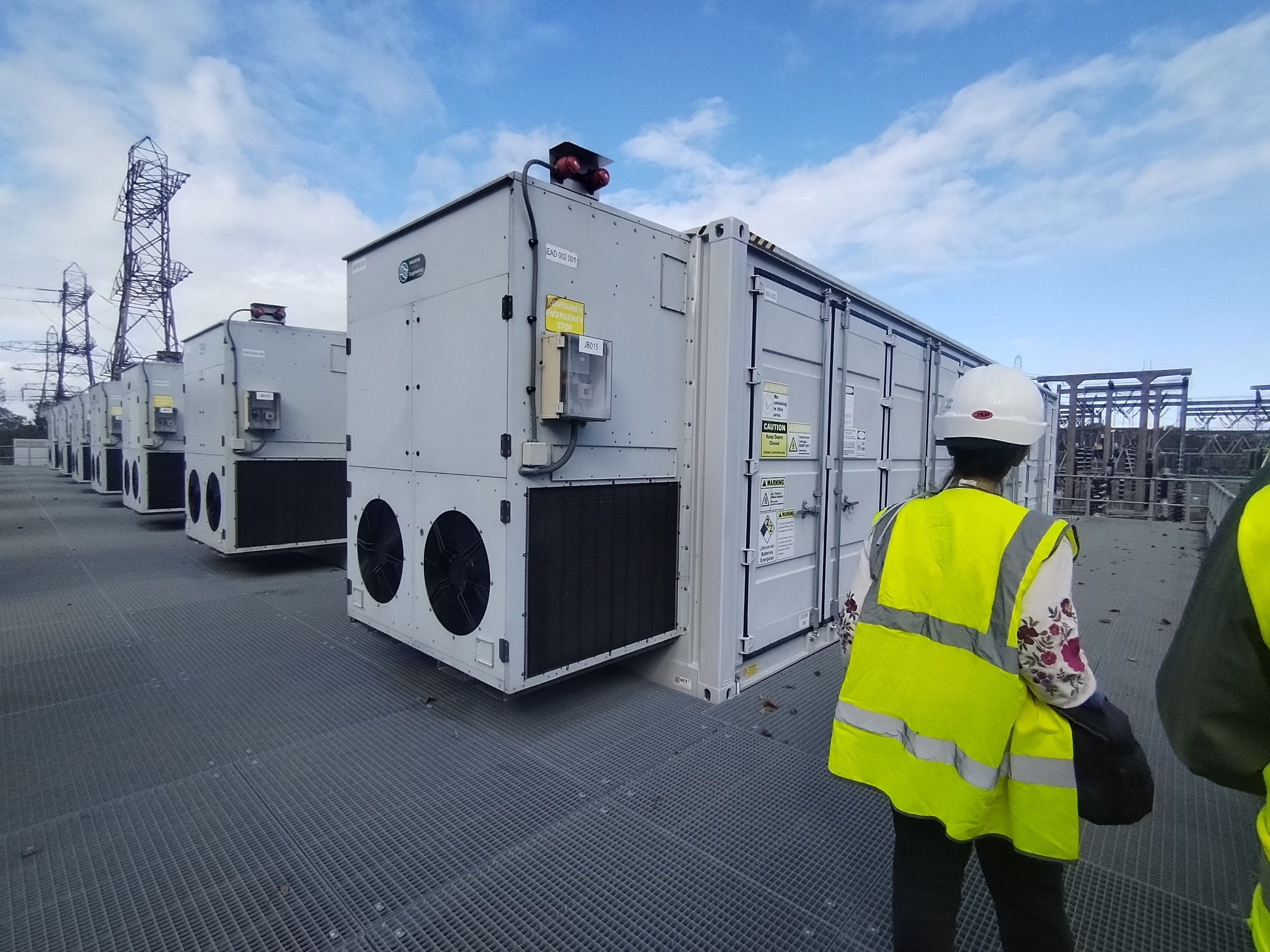 Stocker l'électricité dans des batteries : pourquoi le Royaume-Uni devance la France