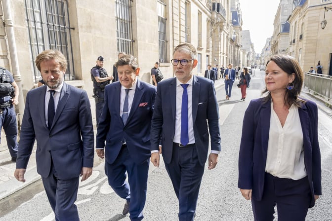 Budget 2026 : le PS ressort de Matignon sans avancées concrètes