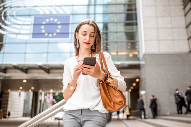 Connexion mobile à l'étranger : la qualité du roaming européen épinglée