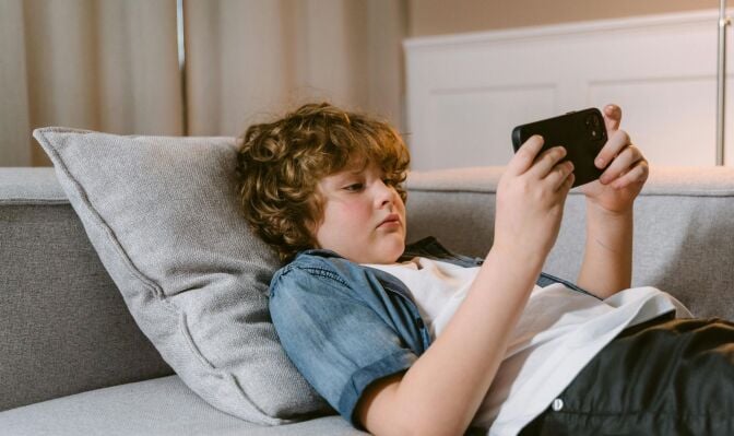 Roblox, YouTube et un peu de ChatGPT : ce que font vraiment les enfants en ligne