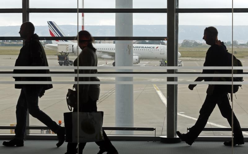 La grosse crainte des aéroports français : que la France tergiverse sur le pass sanitaire