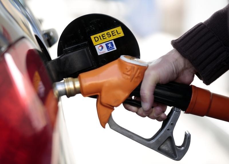 Carburant : le litre d'essence à 2,799€ en France, c'est pas une blague,  hélas…