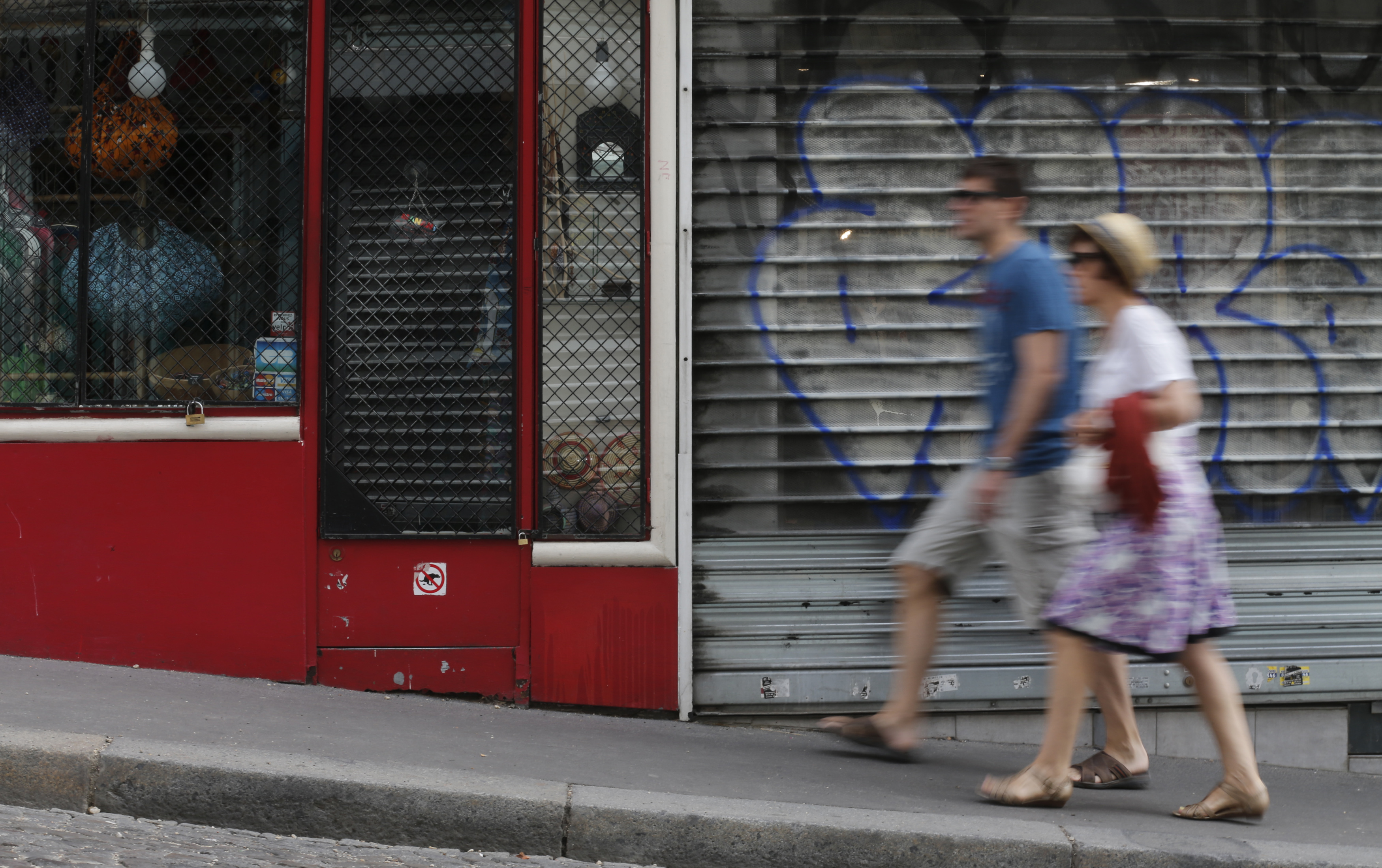 Covid: nouvelle vague de restrictions pour affronter la troisième vague