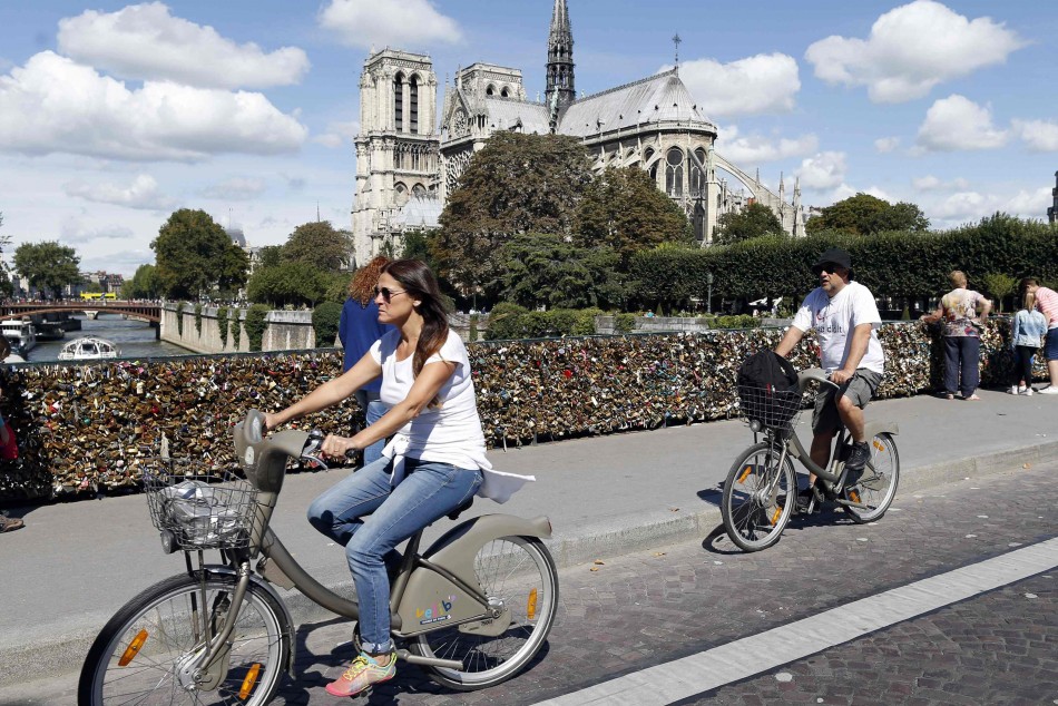 Les Parisiens se déplacent davantage à vélo qu'en voiture, la mairie se félicite