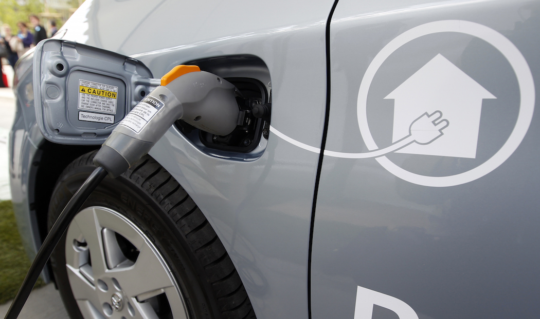 Peut-on se passer d'une borne de recharge pour sa voiture électrique ?