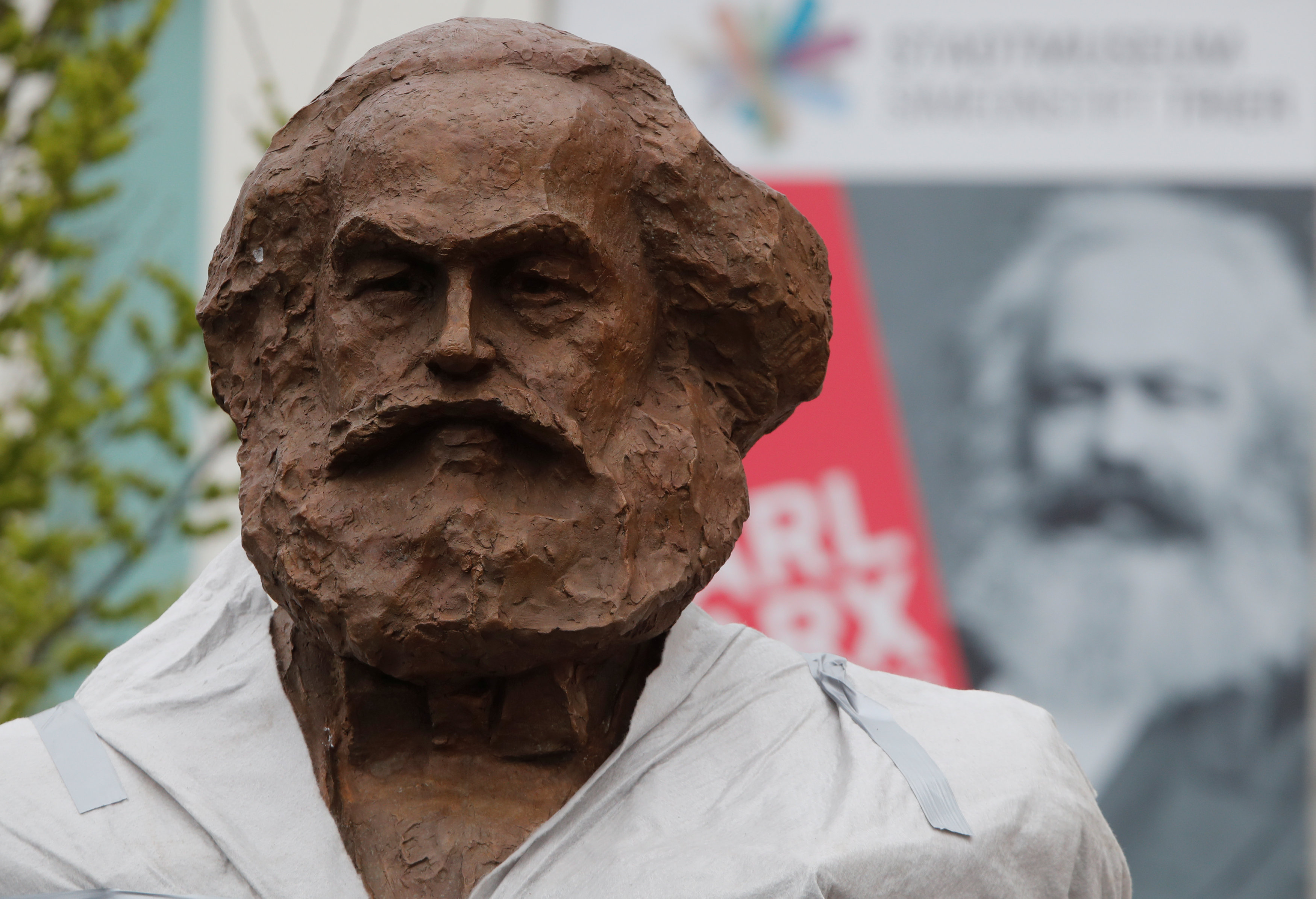 Présidentielle : que reste-t-il de Karl Marx chez les candidats ?