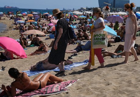 Coronavirus: Barcelona limita el acceso a sus costas por temor a una nueva ola de contaminación