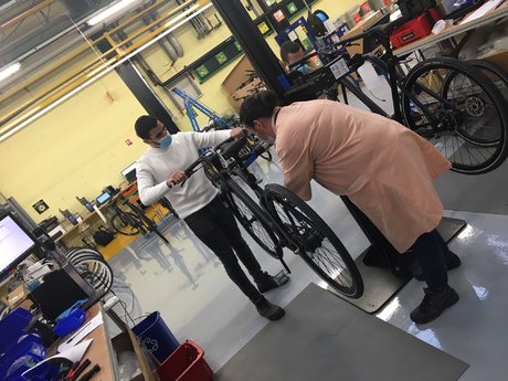 Le Smart Bikes assemblé dans l'usine SEB d'Is-sur-Tille
