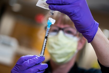 Coronavirus: fischer plutot optimiste sur la vaccination en france