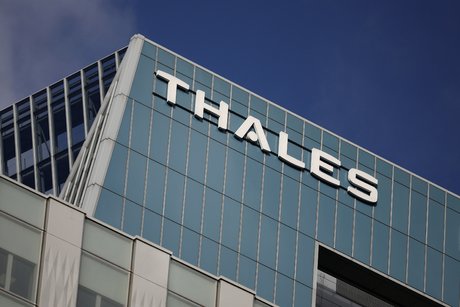Thales releve ses previsions annuelles apres un solide premier semestre