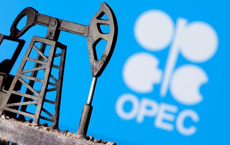 Photo d'illustration d'une pompe a petrole devant le logo de l'opep