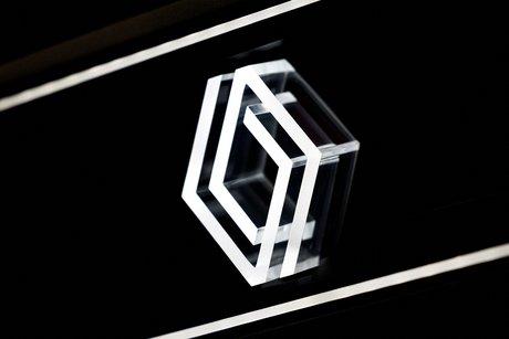 Photo d'archives du logo de renault au salon de l'automobile de paris 2022