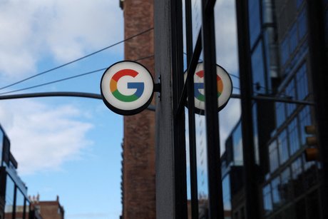 Le logo de google llc est visible dans le google store chelsea a new york