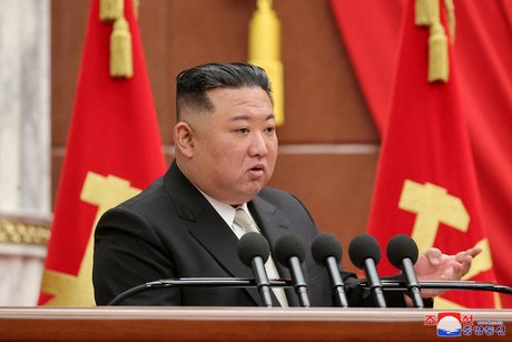 Le dirigeant nord-coreen kim jong un assiste a la 7e reunion pleniere elargie du 8e comite central du parti du travail de coree