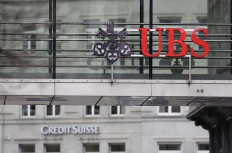 Les logos de credit suisse et de l'ubs a zurich