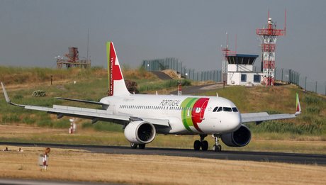 Un avion de tap air portugal a l'aeroport de lisbonne