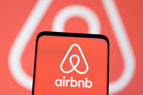 Le logo d'airbnb dans cette illustration