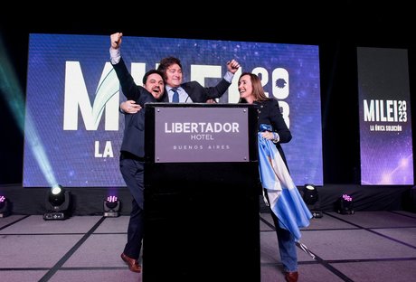 Le candidat argentin a la presidence de l'alliance la libertad avanza, javier milei a buenos aires, en argentine
