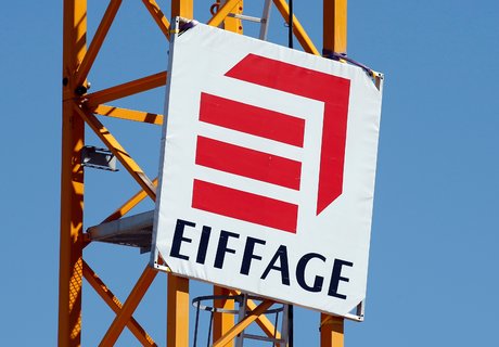 Le logo d'eiffage sur un chantier a cannes