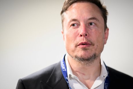 Elon musk lors du sommet sur la securite de l'ia a bletchley park