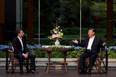 Photo du president francais, emmanuel macron avec son homologue chinois, xi jinping