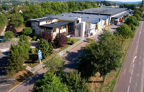 Troisième fabricant de moutarde en France, l'usine Reine de Dijon, est située à Fleurey-sur-Ouche, en Côte-d'Or.
