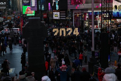 Les chiffres 2024 arrivent pour les celebrations du reveillon du nouvel an 2024 a times square, a new york.