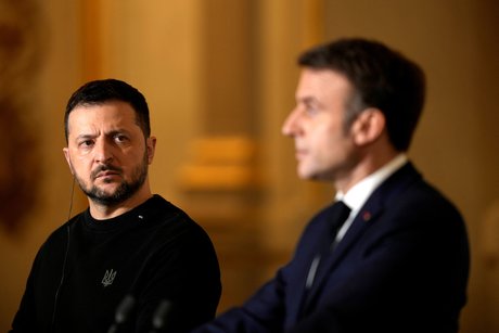 Le president francais emmanuel macron et son homologue ukrainien volodimir zelensky lors d'une conference de presse conjointe au palais de l'elysee a paris