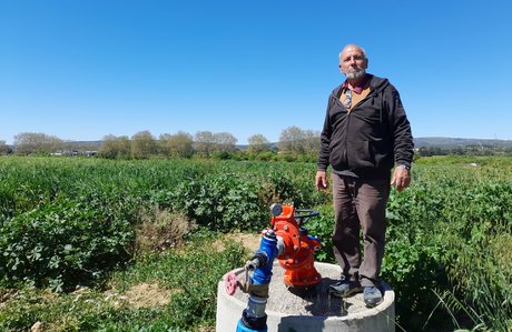 Michel Pontier, exploitant agricole à Fabrègues (Hérault), a souscrit un abonnement d'irrigation au réseau Aqua Domitia