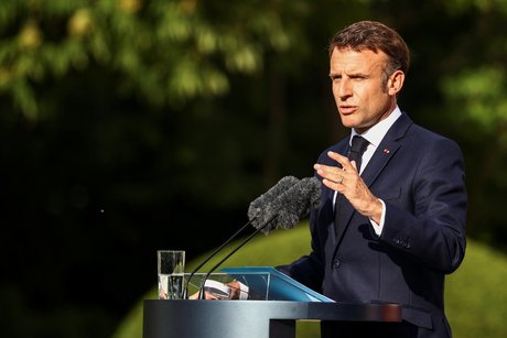Le president francais emmanuel macron s'adresse a la presse, a berlin