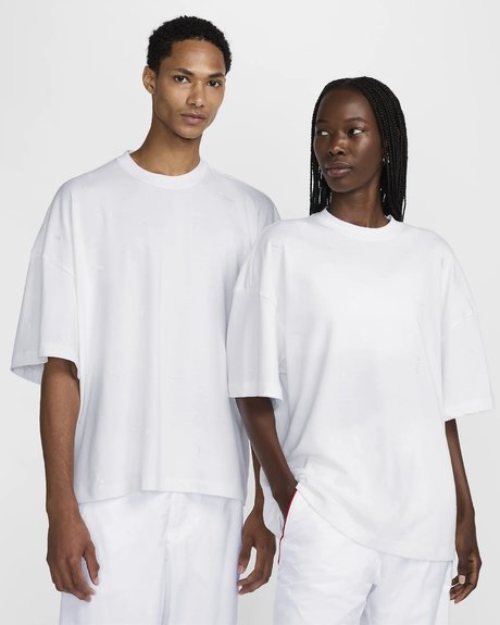 Un t-shirt uni Nike x Jacquemus