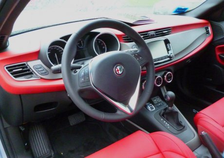 Alfa Romeo Giulietta TCT : Une italienne pleine de charme et de ...