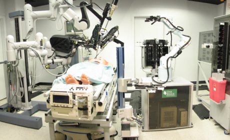 Opération chirurgicale avec l'aide d'un robot