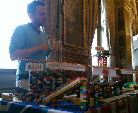 Damien Roquel explique le but de son atelier de Lego Serious Plays (Brique 24)
